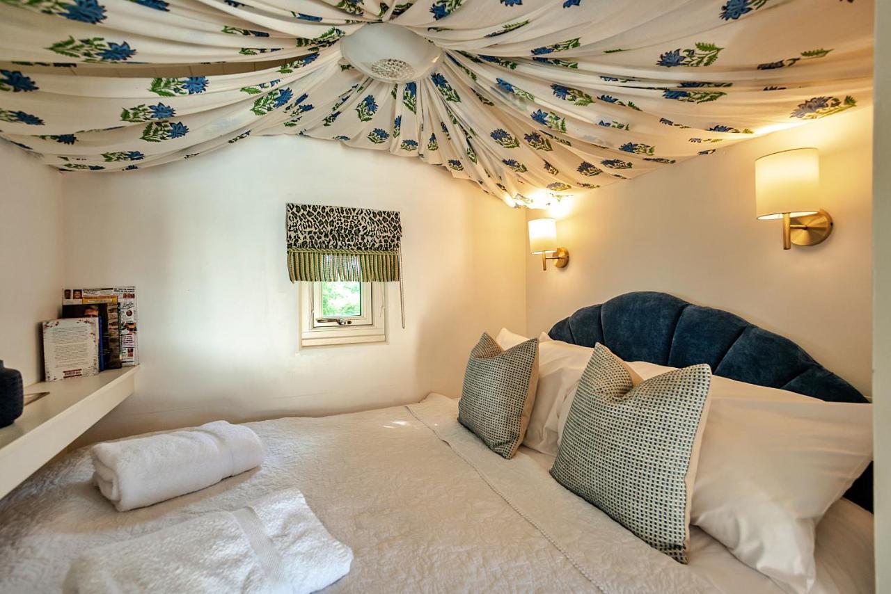 Finest Retreats - Shrawardine Train Carriage Villa Buitenkant foto