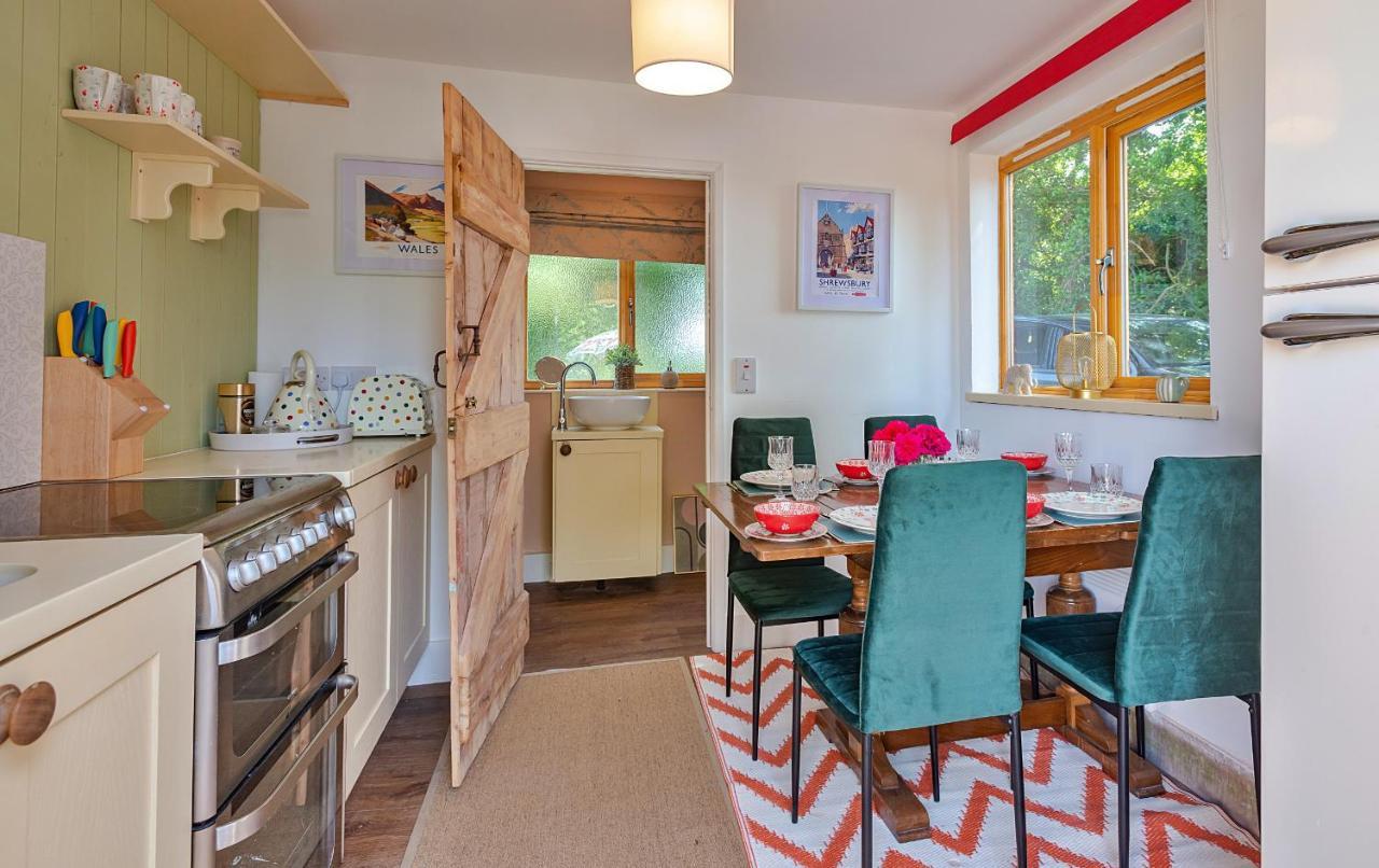 Finest Retreats - Shrawardine Train Carriage Villa Buitenkant foto